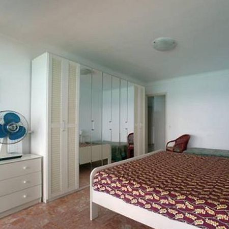 Apartamento Flat Rossi Menton Habitación foto