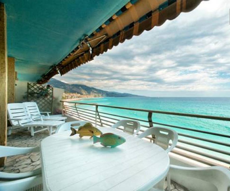 Apartamento Flat Rossi Menton Habitación foto